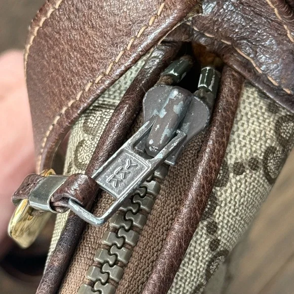 1970s Authentic Gucci Canvas Brown Monogram Shoulder Bag - Picture 5 of 16